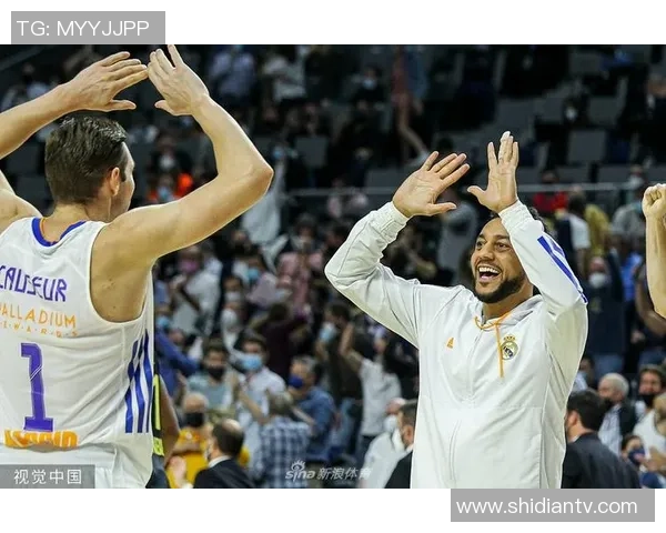 拜仁慕尼黑篮球队与费内巴切的激烈对决展现篮球魅力与团队精神